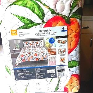Reversible Quilt Set in a Tote Full/Queen Mainstay New!